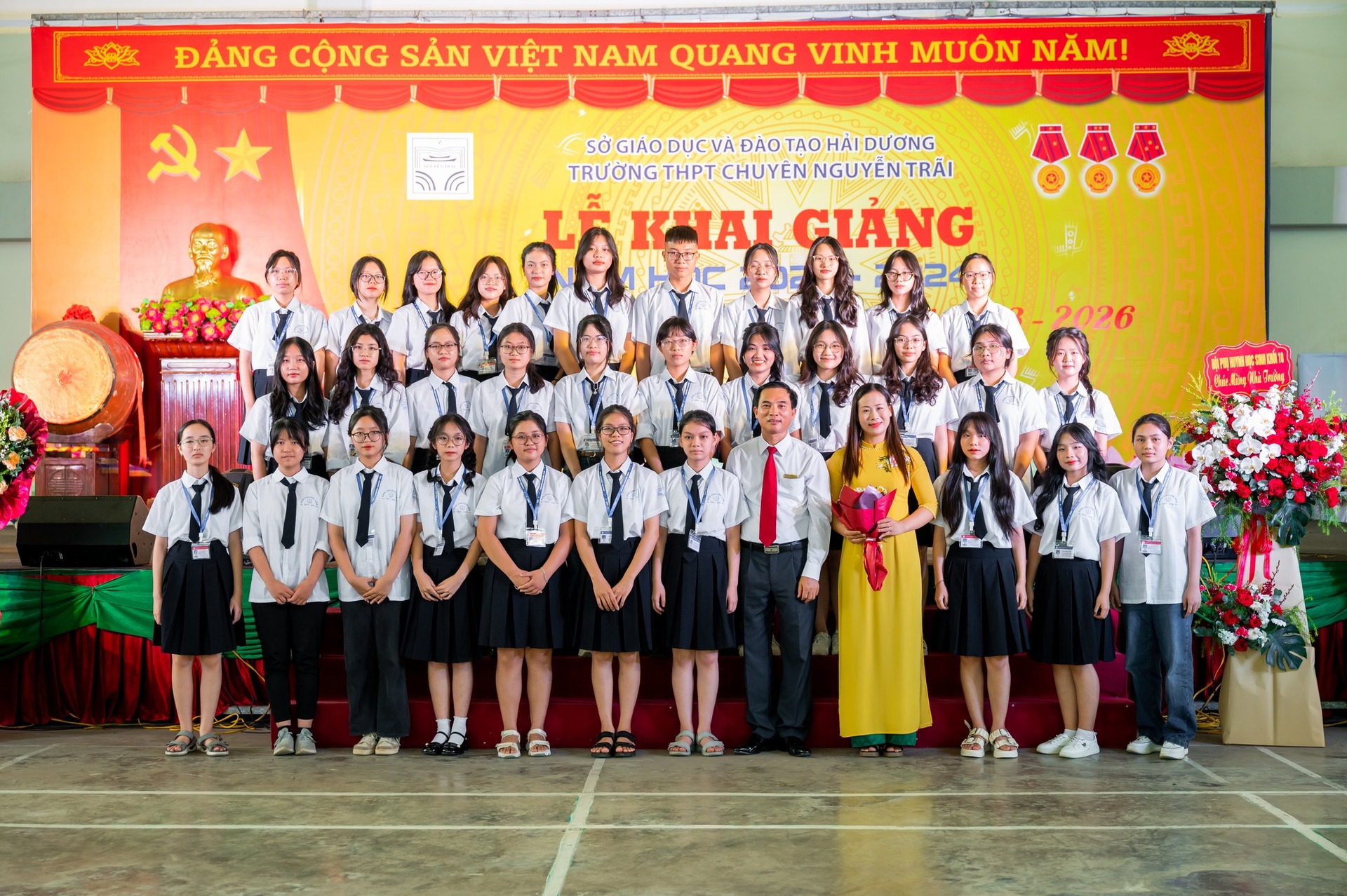 Nhấn để phóng to